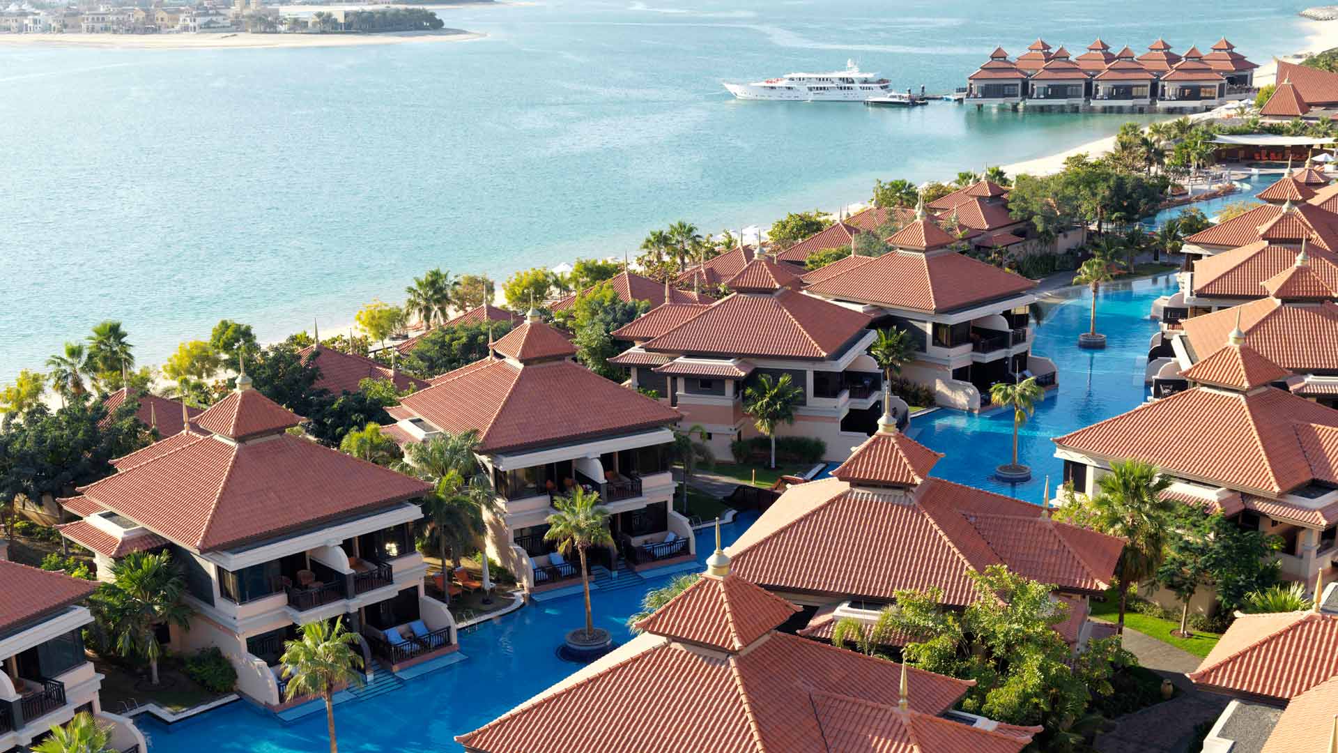 /~/media/minor/anantara/images/anantara-the-palm-dubai-resort/the-resort/anantara_the_palm_exterior_desktop_banner_new_1920x1080.jpg